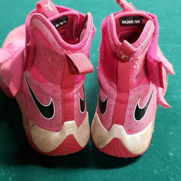 NIKE Soldier 10 -Breast Cancer Awareness Edition - Picture 5 of 6